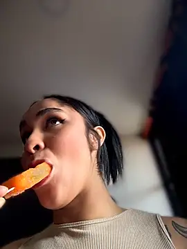 Isabella-Teen লাইভ XXX চ্যাট