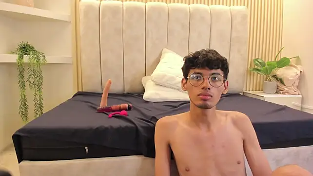 Ethan_Kay élő XXX-chatje