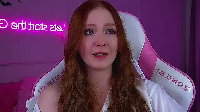 AgataFoxley Adlı Modelin Canlı XXX Sohbeti
