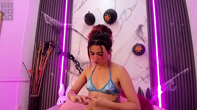 XXX chat uživo modela petite_phoenix