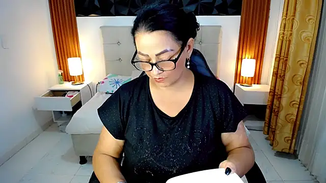 Chatroom XXX en direct de Lulu_mommyHot