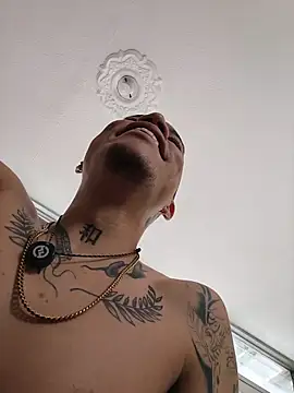 AlphaMasterXxx Chat XXX in diretta