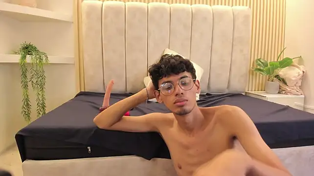 Chat XXX en directo de Ethan_Kay