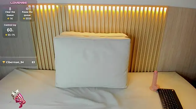 selena_holt Chat XXX live