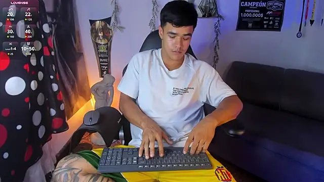Rob_zaens33 élő XXX-chatje