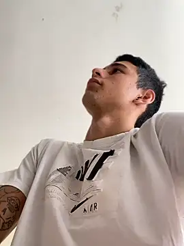 aronmax_ Chat XXX live