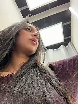 BellaTous' Live XXX Chat