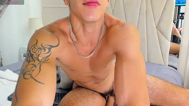 Adrien_MonteiroのライブXXXチャット