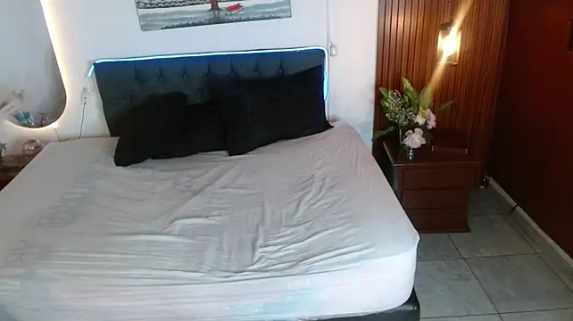 XXX chat uživo modela Elenna__