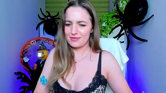 Mila-moon's Live XXX Chat