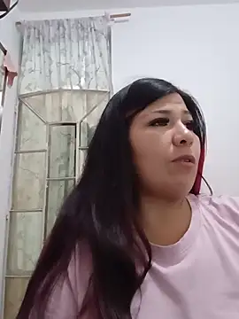 LatinaCalienteMilf's Live XXX Chat