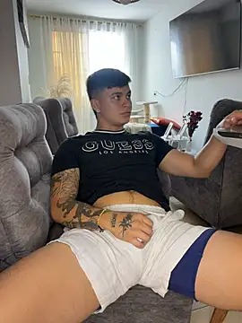 Christopher_strongg 现场XXX聊天