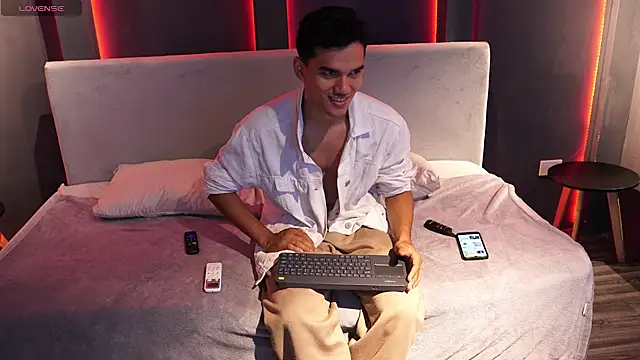 Jack_Vance élő XXX-chatje