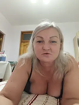 SWEETTbitch's Live XXX Chat