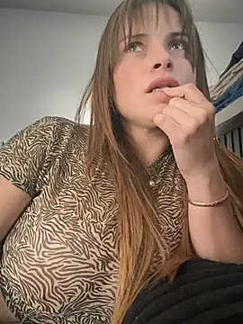 Gjynna-kiim's Live XXX Chat