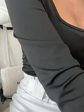 Chat +18 de DulceMya ao vivo