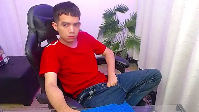 leandrocum18 live XXX chat