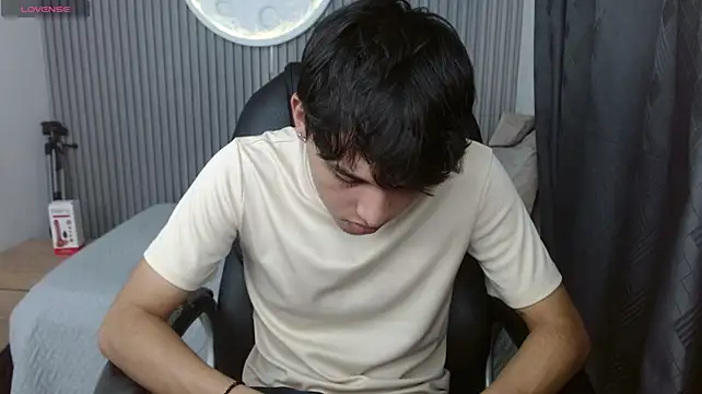 Živý XXX chat StiwenTwink