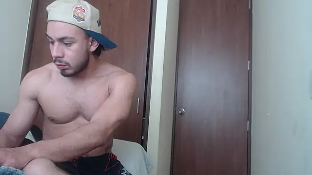 دردشة Taylor_DiamondBoy الجنسية المباشرة