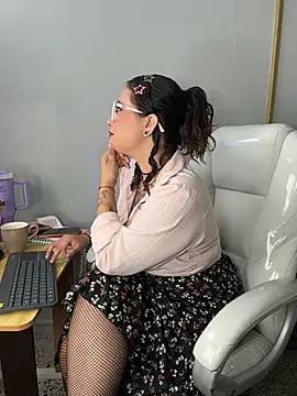 Chat +18 de Cassie_Bloom_ ao vivo
