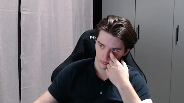 XXX chat uživo modela arthur___king