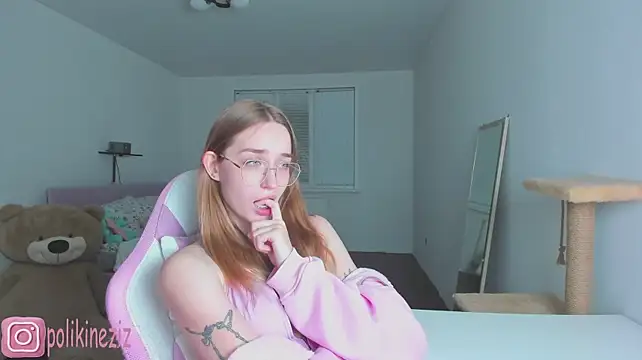 MoonDust live XXX chat