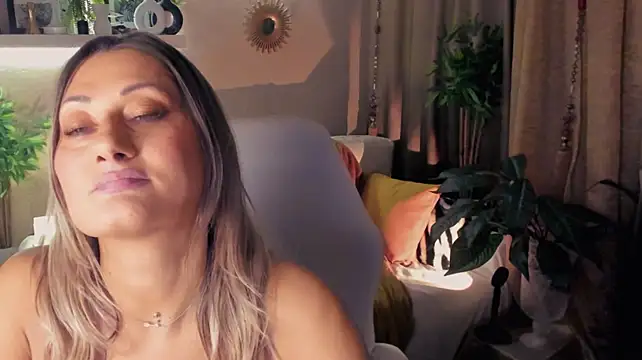 Živý XXX chat SarahAlluring