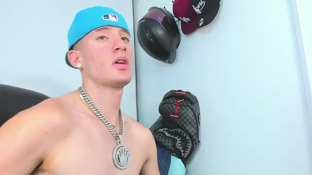 XXX chat uživo modela hunterheat__
