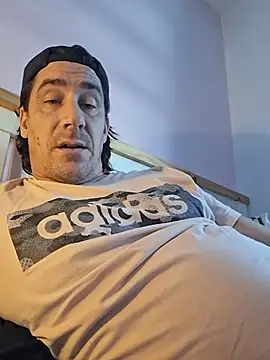 Jizzma13 élő XXX-chatje