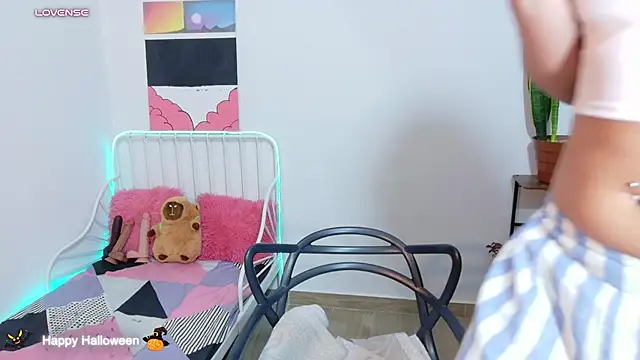 Emerald_Sparkles_ Adlı Modelin Canlı XXX Sohbeti