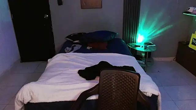 Mr_yisuzz XXX чат на живо