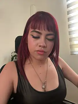 Kira_Fox-'s Live XXX Chat