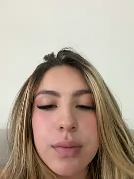 Chat XXX en directo de Cloee_Rainbow1