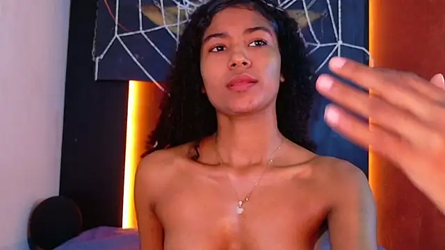 ZafiroSmall's Live XXX Chat