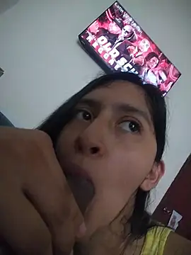 LauraMontaii's Live XXX Chat