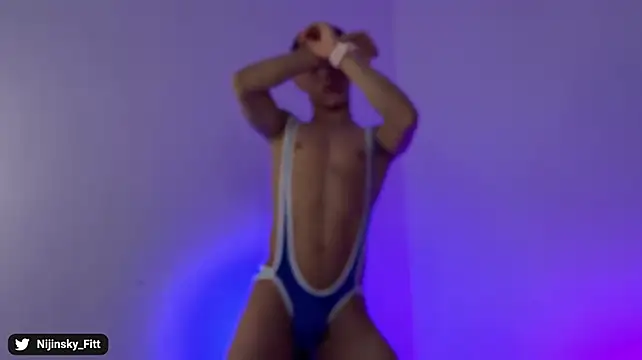 צ'אט XXX בשידור חי של Nijinsky_LatinBoy