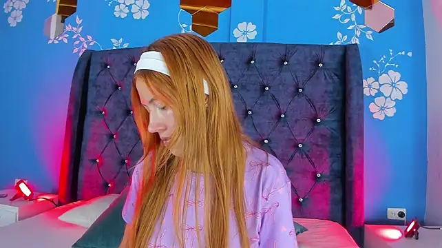 violetsmith1_'s Live XXX Chat