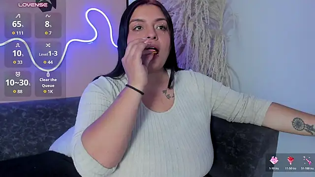 karo_linee1's Live XXX Chat