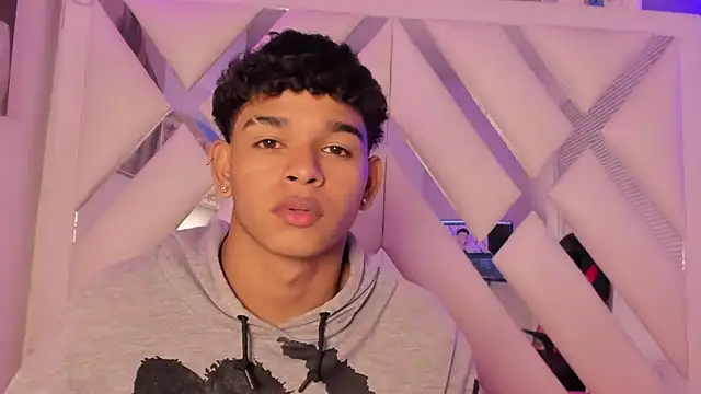 Chat +18 de nova_mitchell7 ao vivo