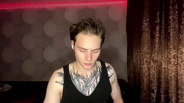 ErnestTarlet Adlı Modelin Canlı XXX Sohbeti