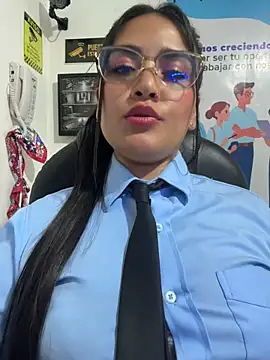 MAYE__13 élő XXX-chatje