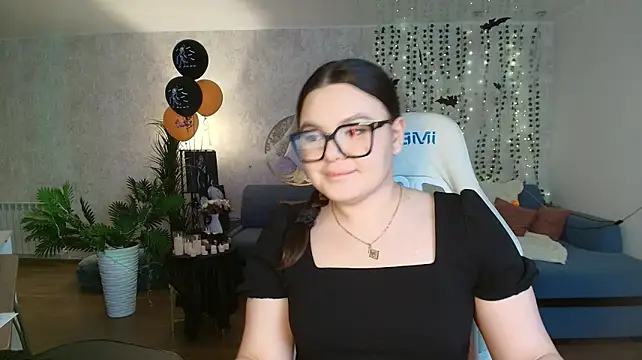 lilialil06 Adlı Modelin Canlı XXX Sohbeti