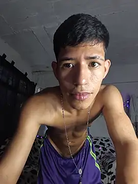 dareck_18 Adlı Modelin Canlı XXX Sohbeti