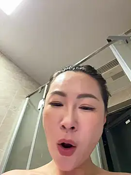 Eva10069のライブXXXチャット