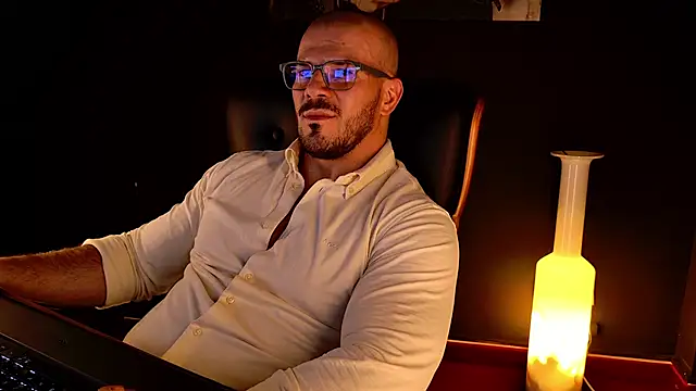 دردشة AngeloEric الجنسية المباشرة