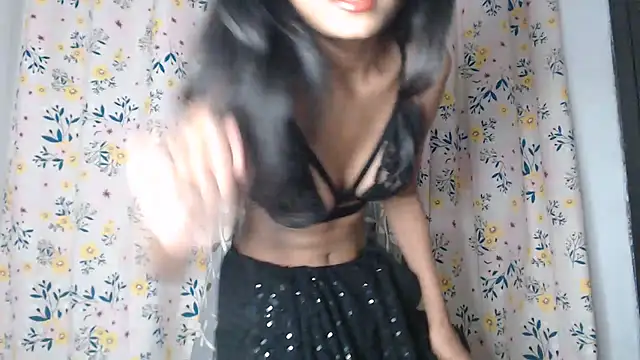 Virgin_Aisha: онлайн-секс-чат