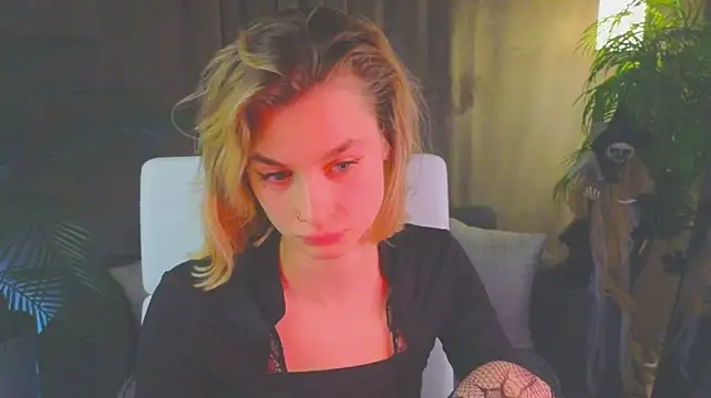 NoraMoreau Chat XXX live