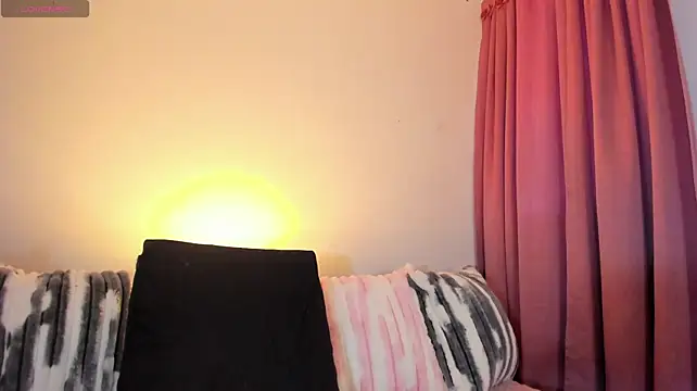 Chat +18 de SophiieLaurentt ao vivo