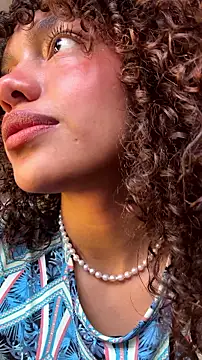 CurlyLia_'s Live XXX Chat