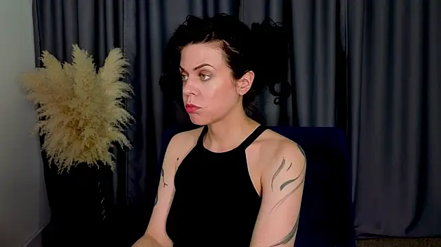 TrishaHart's Live XXX Chat